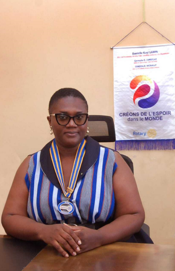 La-présidente-Rotary Club-Passeports Les Diplomates